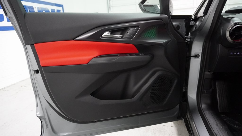 Vehicle image 15 of 40