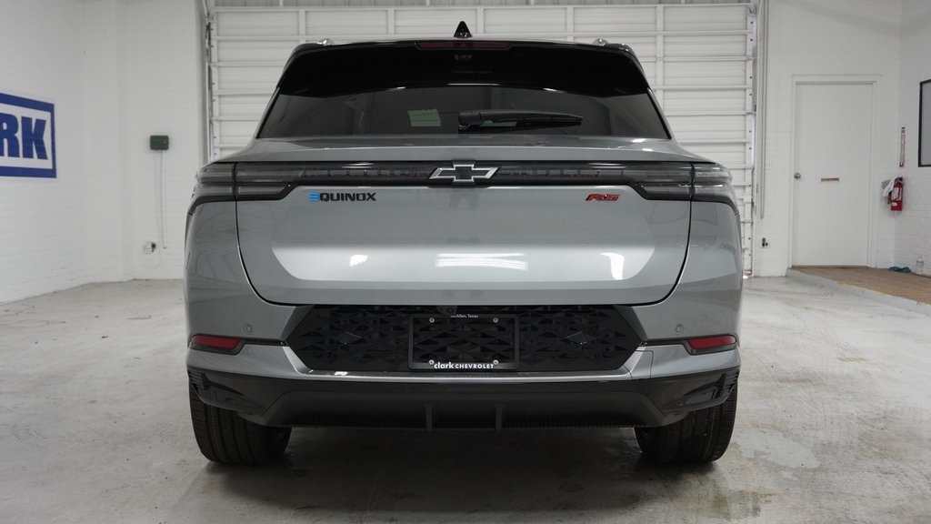 Vehicle image 4 of 40
