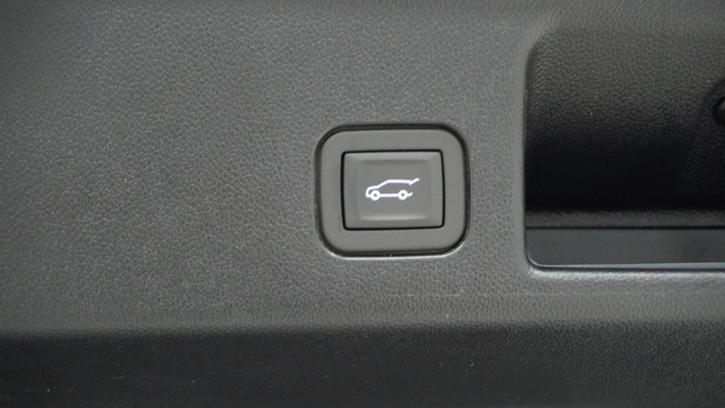 Vehicle image 10 of 40