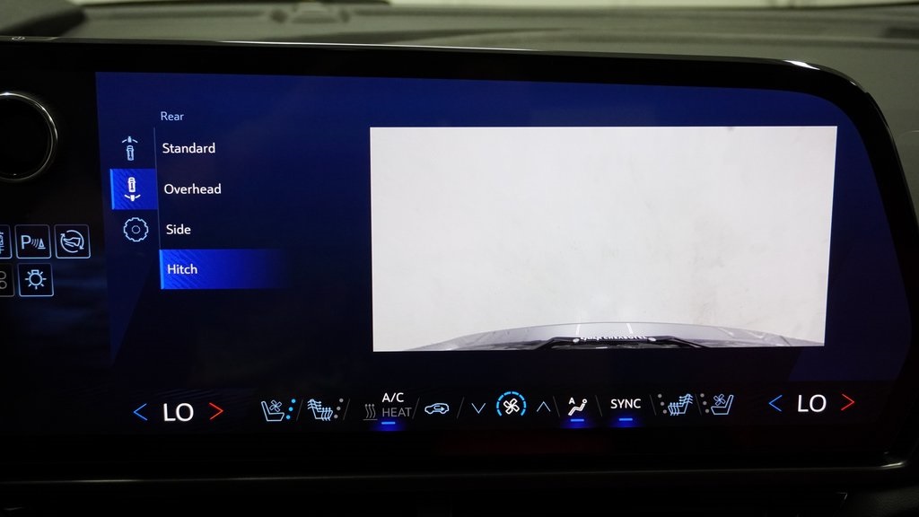 Vehicle image 32 of 40