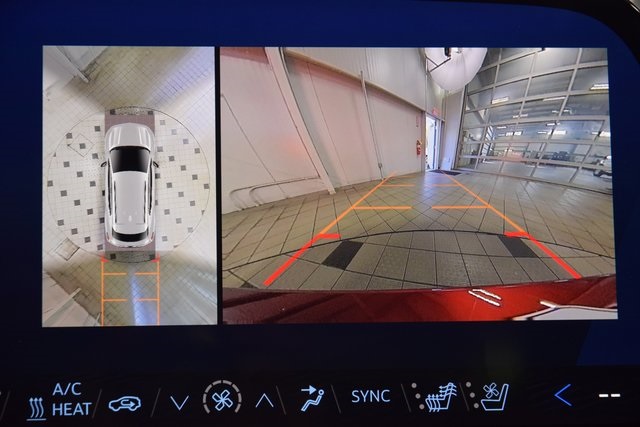 2025 Chevrolet Equinox EV RS Image 20 of 47