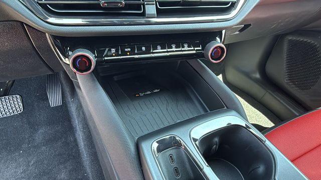 Vehicle image 14 of 31