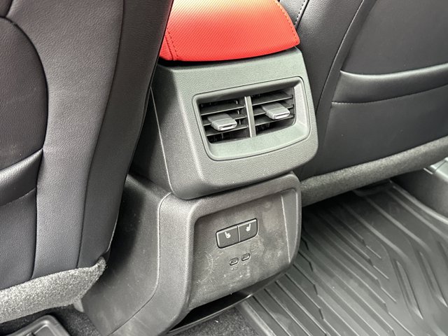 Vehicle image 13 of 25