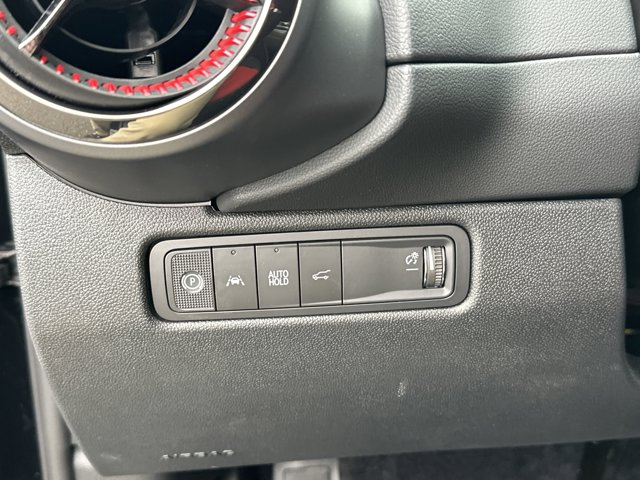 Vehicle image 18 of 25