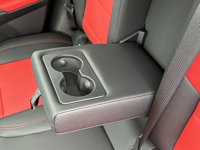 Vehicle image 14 of 25