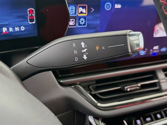 2025 Chevrolet Equinox EV RS Image 28 of 34