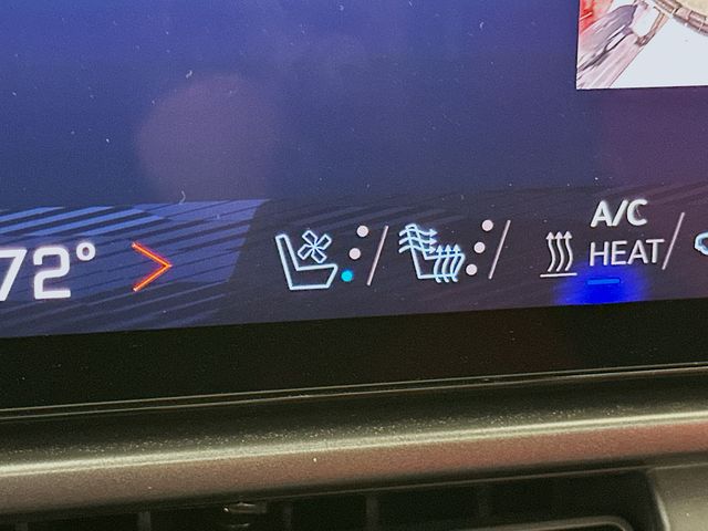 2025 Chevrolet Equinox EV RS Image 24 of 34