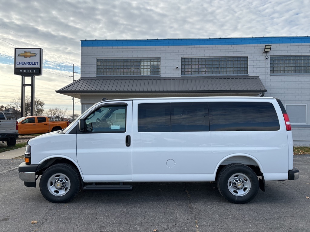 2025 Chevrolet Express LS Image 5 of 18