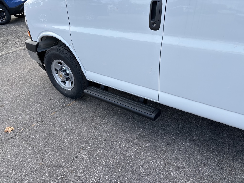 2025 Chevrolet Express LS Image 13 of 18