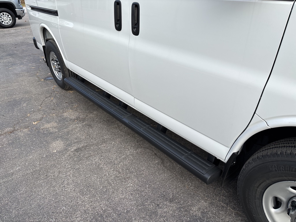 2025 Chevrolet Express LS Image 17 of 18
