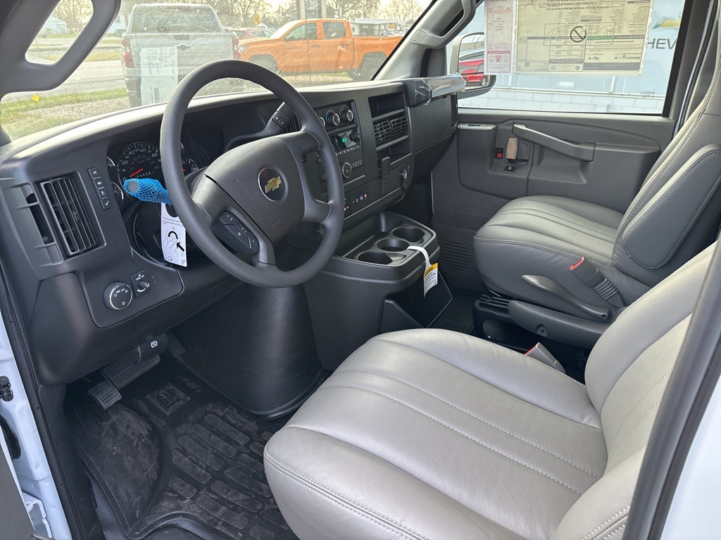 2025 Chevrolet Express LS Image 9 of 18