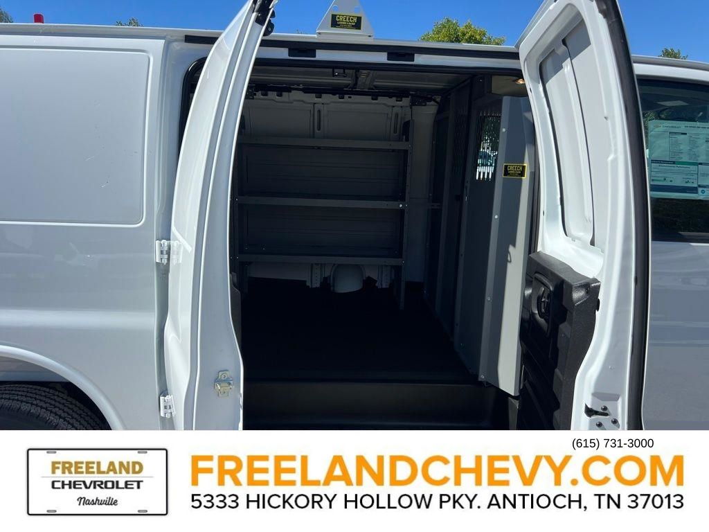 2025 Chevrolet Express Base Image 9 of 22