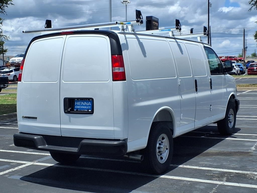 Vehicle image 4 of 21