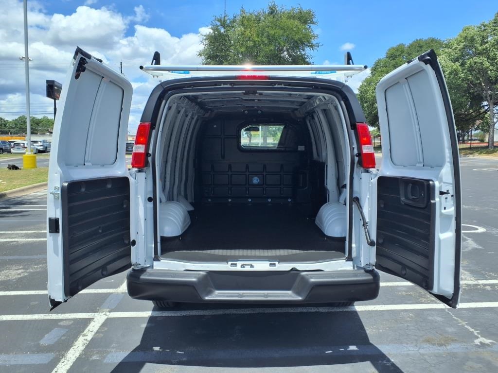 Vehicle image 5 of 21