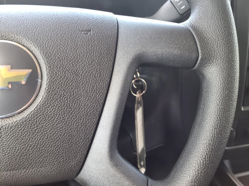 Vehicle image 18 of 21