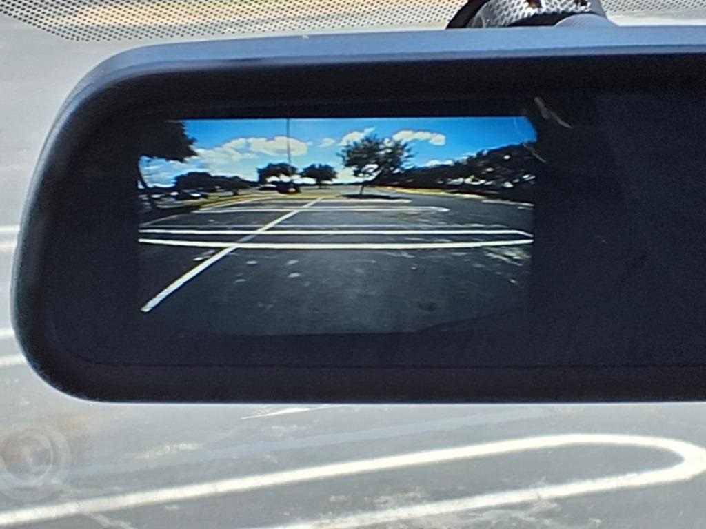 Vehicle image 10 of 21