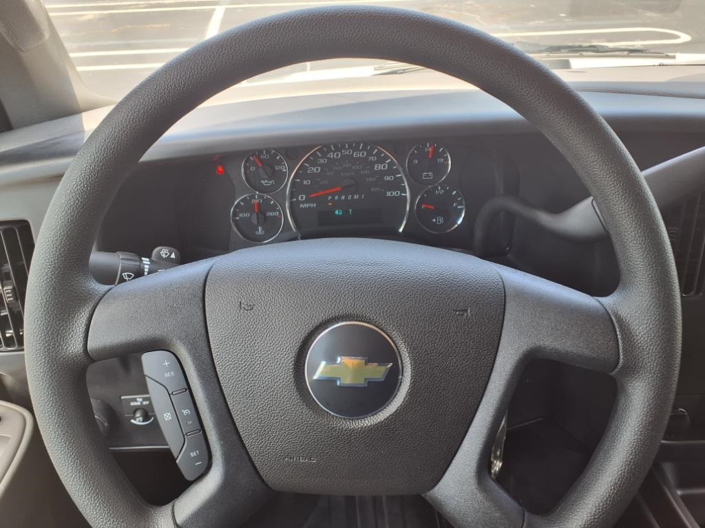 Vehicle image 8 of 21