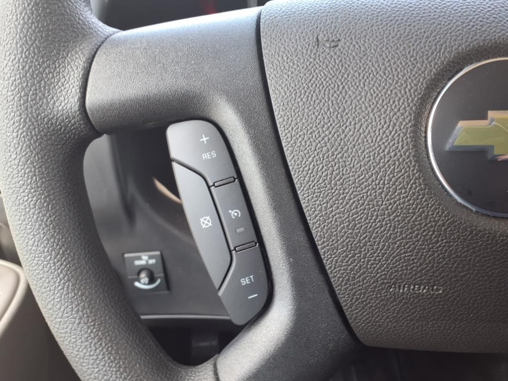 Vehicle image 17 of 21
