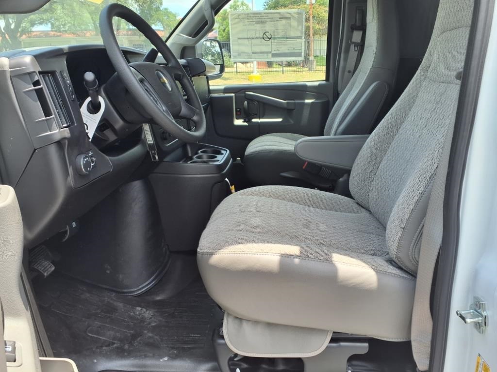 Vehicle image 6 of 21