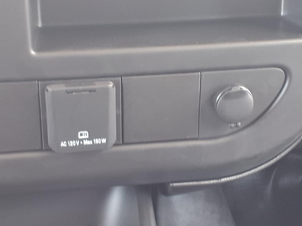 Vehicle image 16 of 21