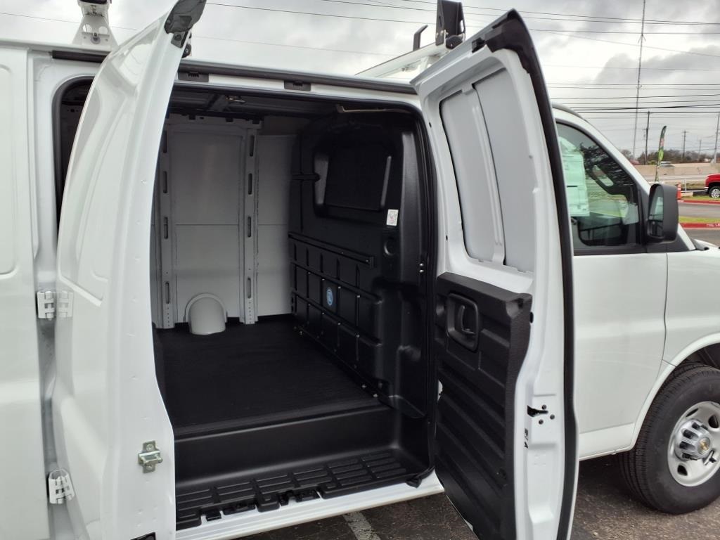 Vehicle image 7 of 25