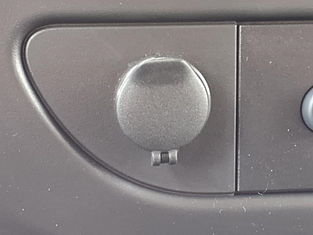 Vehicle image 21 of 25