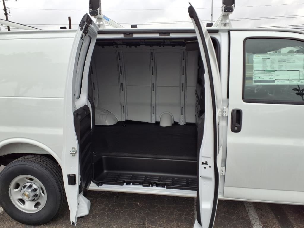 Vehicle image 8 of 25
