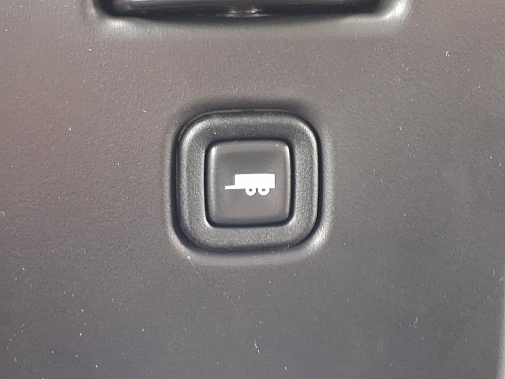 Vehicle image 14 of 25