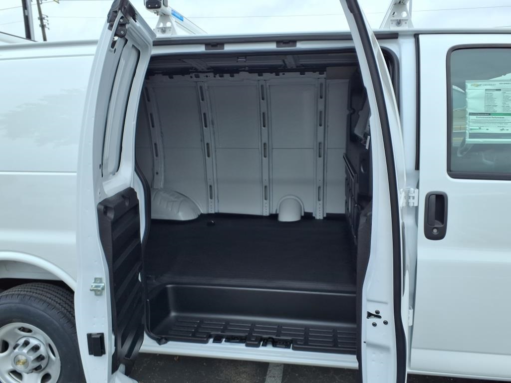 Vehicle image 8 of 25