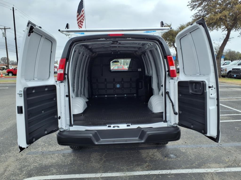 Vehicle image 9 of 25