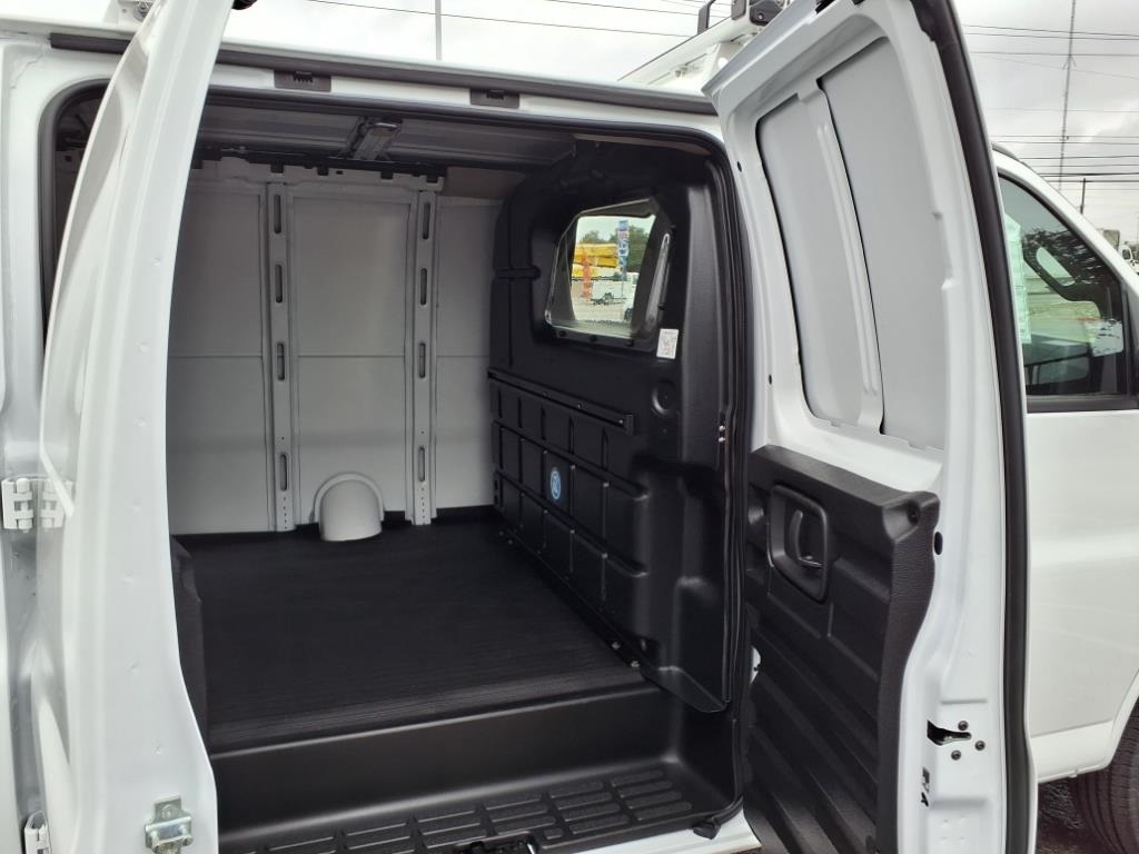 Vehicle image 7 of 25