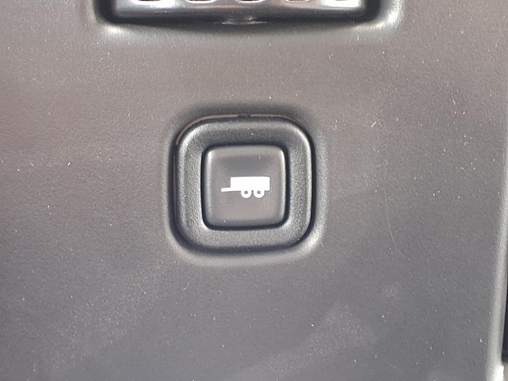 Vehicle image 14 of 25
