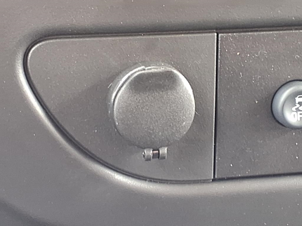 Vehicle image 21 of 25