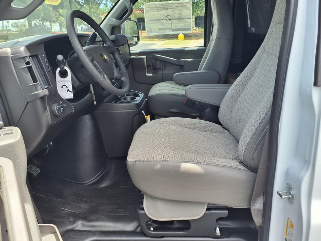 Vehicle image 7 of 21