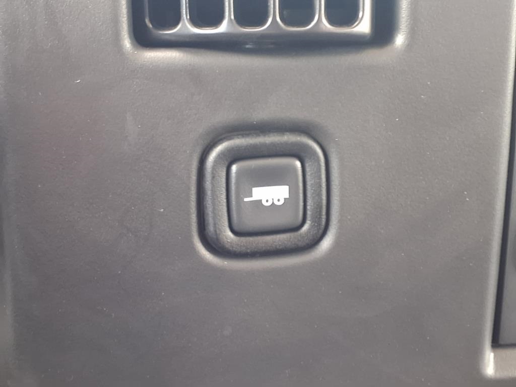 Vehicle image 14 of 21