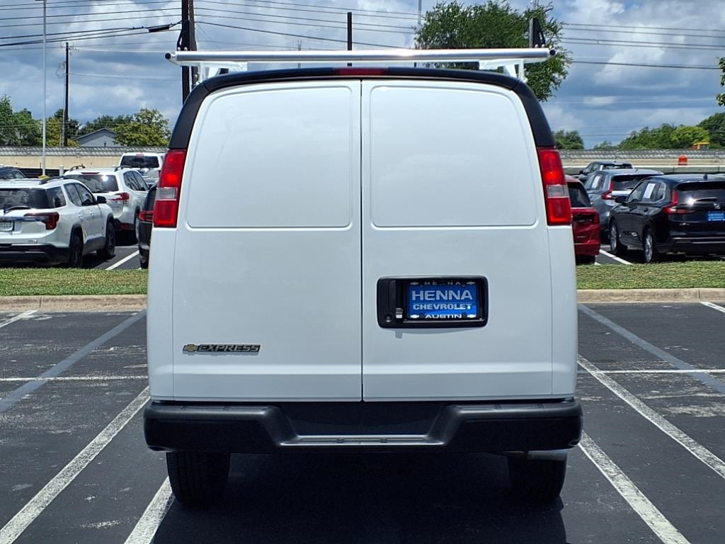 Vehicle image 5 of 21