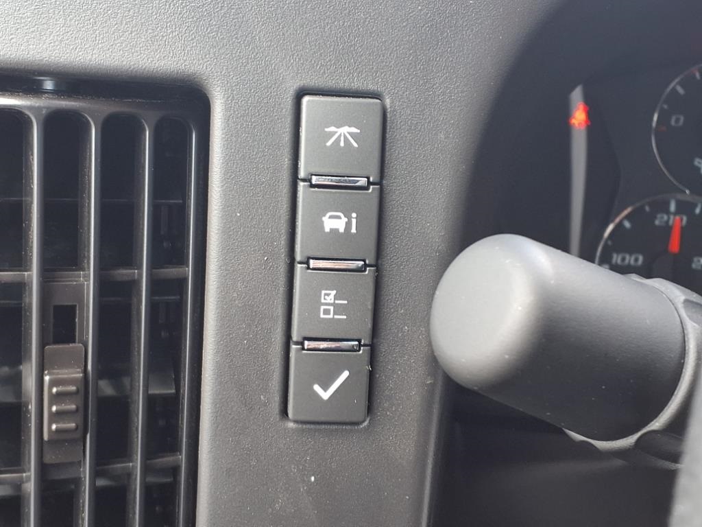Vehicle image 15 of 21
