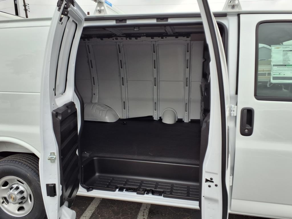 Vehicle image 9 of 25