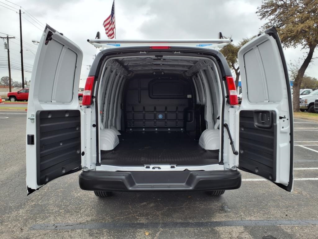 Vehicle image 10 of 25