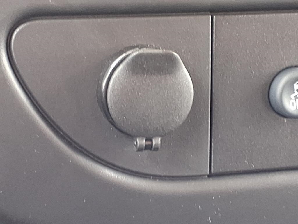 Vehicle image 21 of 25