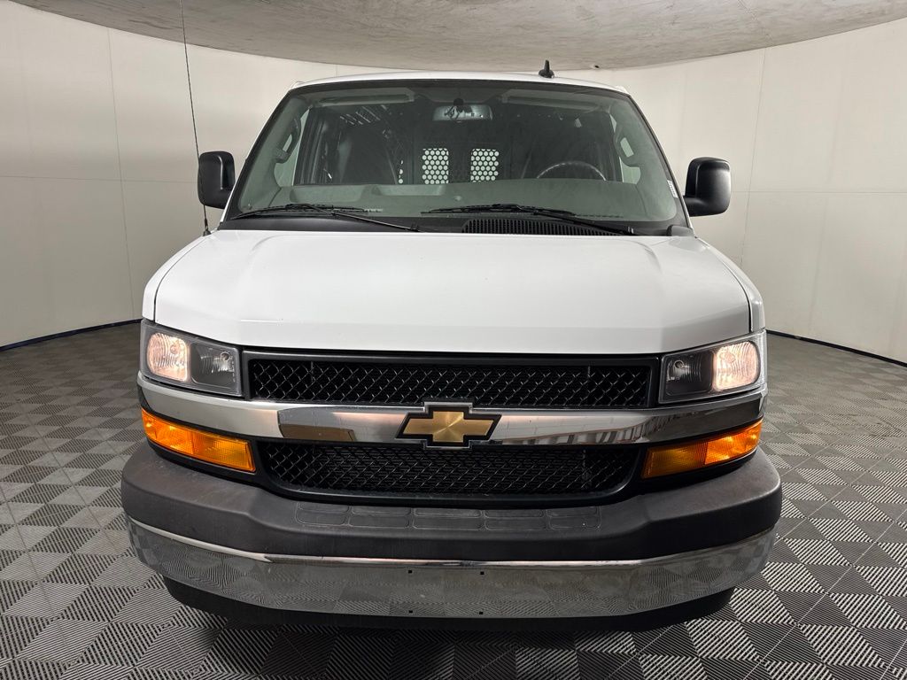 2025 Chevrolet Express Base Image 2 of 41