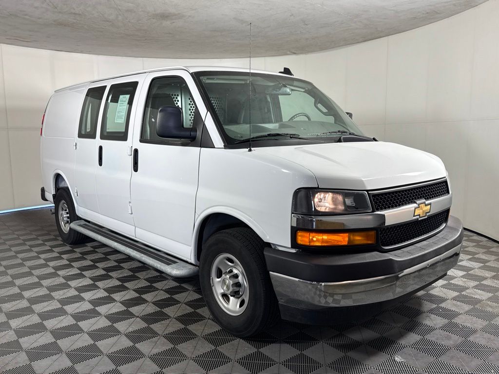2025 Chevrolet Express Base Image 3 of 41