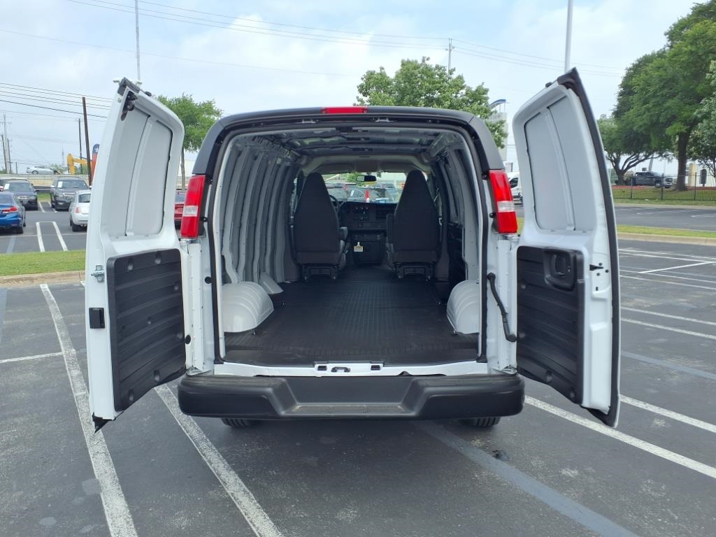 Vehicle image 8 of 22