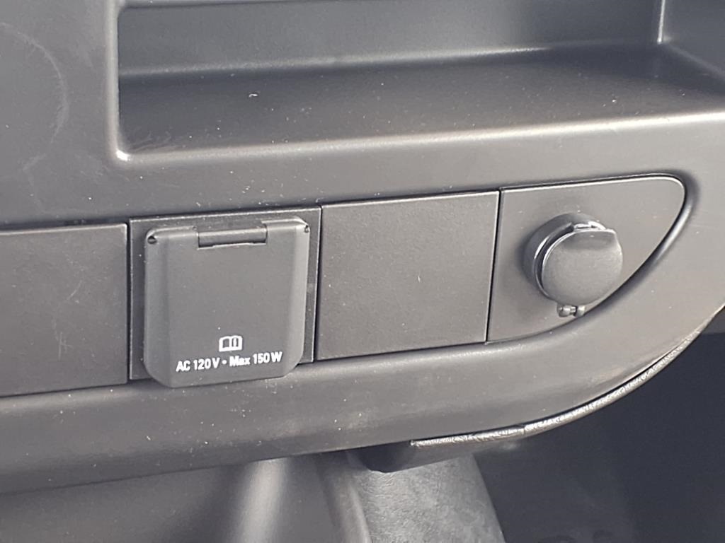 Vehicle image 18 of 22
