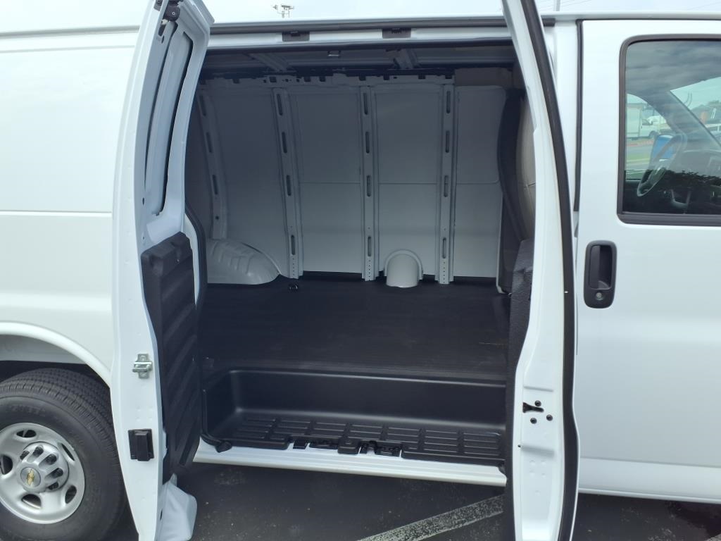 Vehicle image 7 of 22