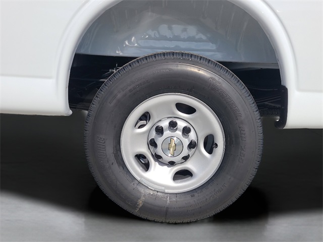 2025 Chevrolet Express Base Image 8 of 27