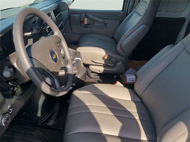 2025 Chevrolet Express Base Image 11 of 27