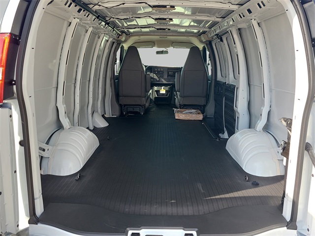 2025 Chevrolet Express Base Image 9 of 27
