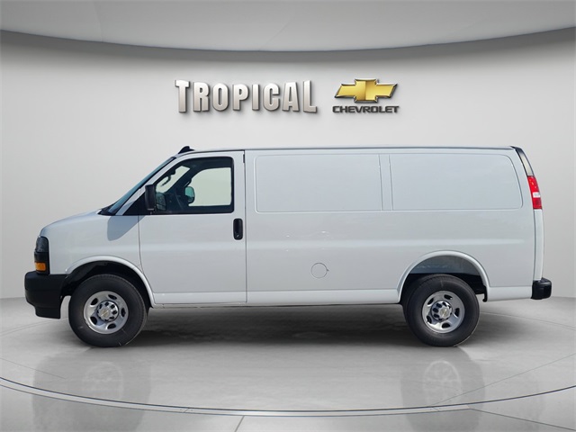 2025 Chevrolet Express Base Image 7 of 27