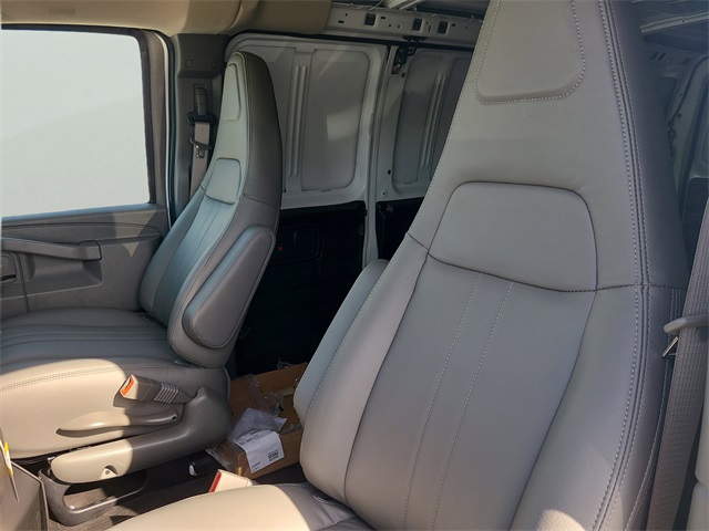 2025 Chevrolet Express Base Image 10 of 27